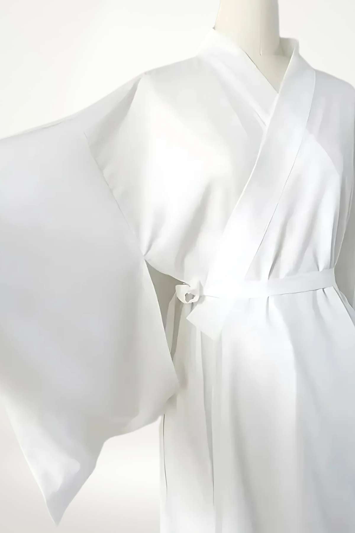 Kimono long blanc effet satin en coton-polyester style traditionnel japonais