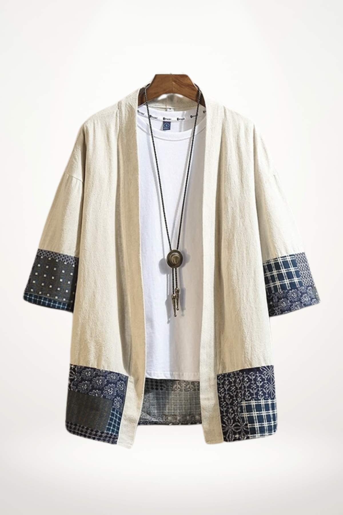 kimono homme coton tissé blanc cassé style japonais traditionnel et moderne avec motifs bleus sashiko