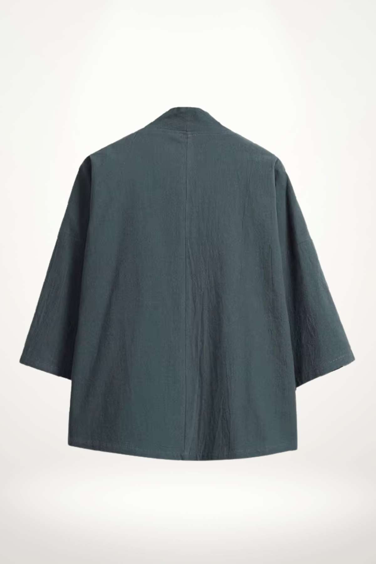 Kimono pour homme bleu-gris en coton tissé, veste kimono sans boutons, manches trois-quarts, broderie grue ivoire et motif nuage sur la manche.