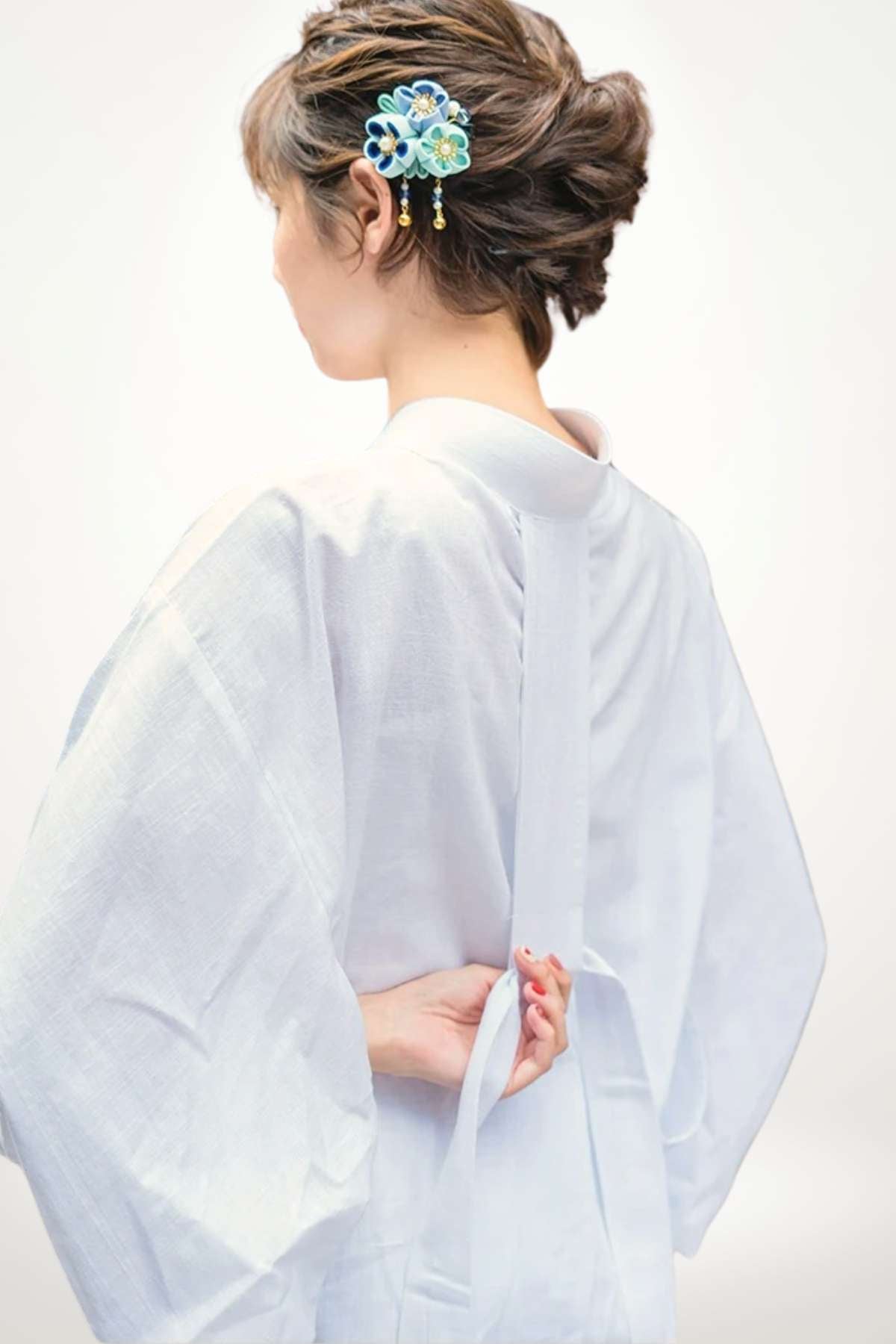 Kimono long blanc effet satin en coton-polyester style traditionnel japonais
