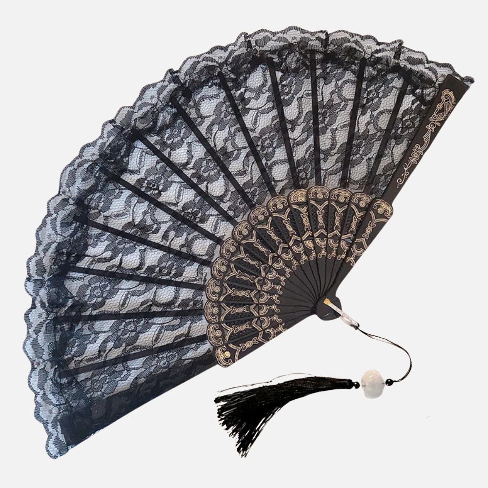 Éventail en dentelle noire avec un motif floral, décoré d'une frange et d'un élégant pompon