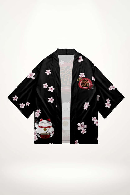 Kimono noir en satin décoré de fleurs cerisiers et d'un motif de chat porte-bonheur, style japonais urbain