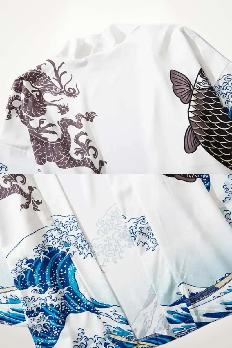 Chemise kimono blanche ornée de motifs de dragon marron et vagues bleues, offrant un style japonais élégant et confortable