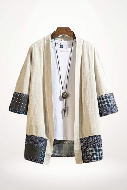 Kimono homme en tissu beige avec manches à motifs bleu marine, décoré de motifs traditionnels et moderne