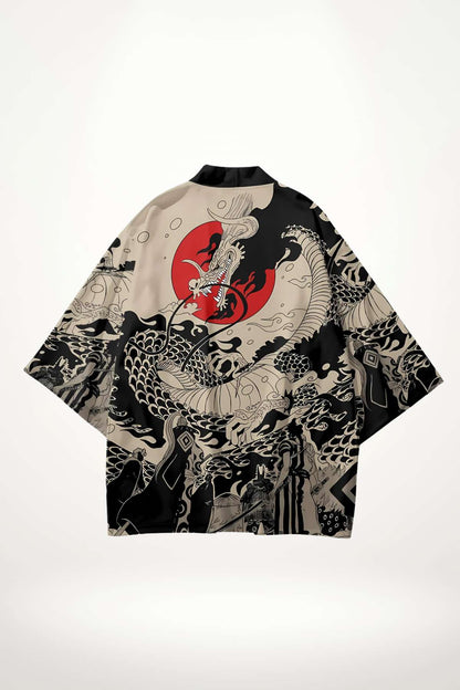 Kimono japonais avec motifs de dragons noirs et rouges sur fond beige, affichant un style traditionnel et artistique