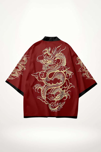Blazer kimono rouge avec motifs dorés de dragon et nuages, tissu brillant et coupe ample