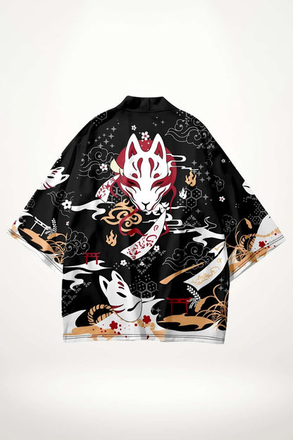 Chemise kimono noire ornée de motifs de renard, nuages et fleurs, avec des touches de rouge et or