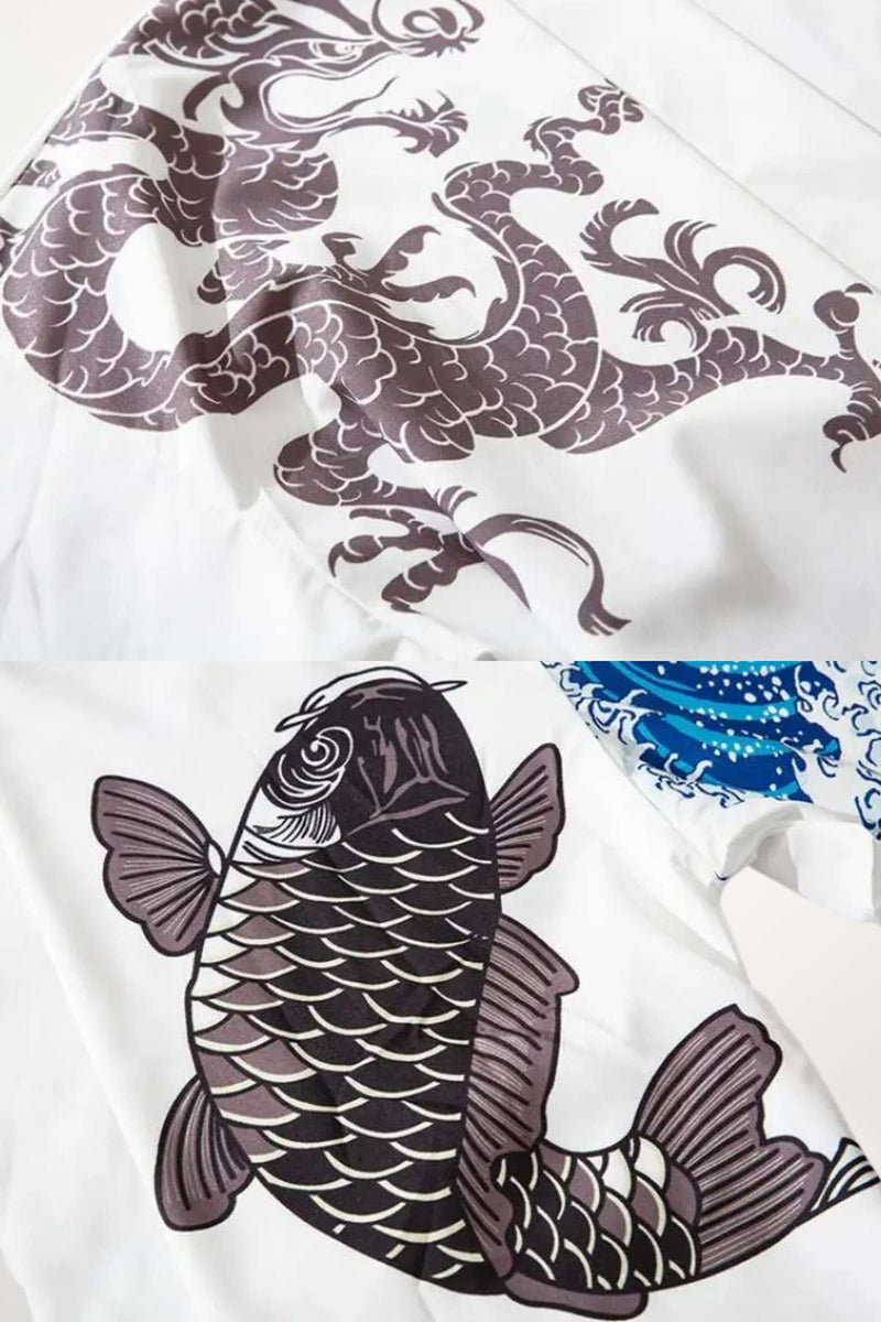 Chemise kimono blanche ornée de motifs de dragon et de carpe en couleurs marron et bleu