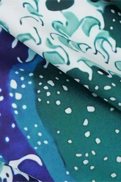 Tissu de kimono avec motifs abstraits en dégradé de vert, bleu et blanc, créant une texture fluide et élégante