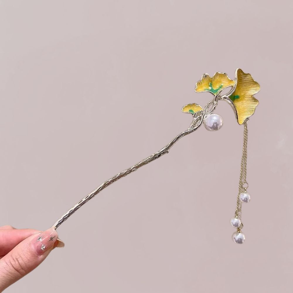 Épingle à cheveux en métal argenté ornée de feuilles de ginkgo dorées et de perles blanches suspendues