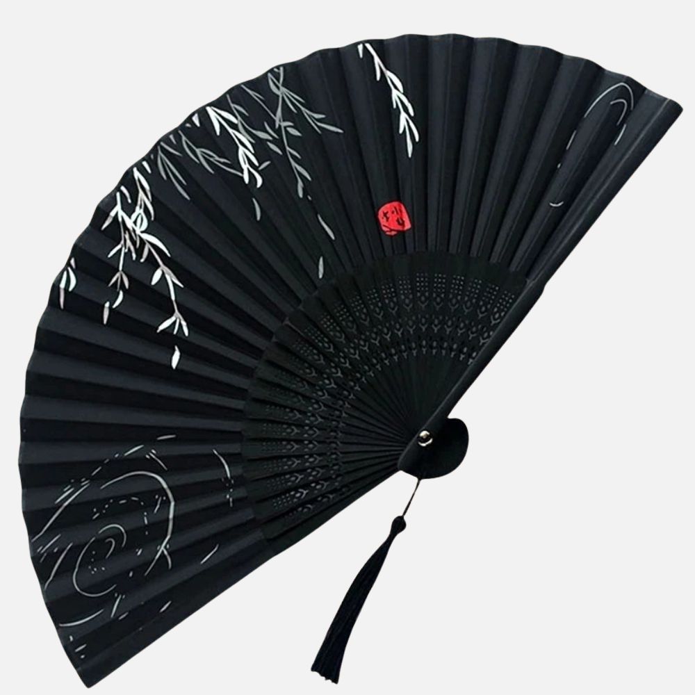 Éventail noir avec motifs blancs de branches, décoré d'un sceau rouge et d'un pompon noir