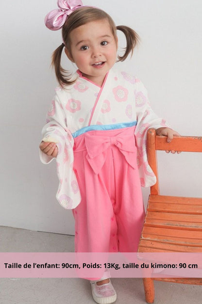 Kimono pour bébé en rose avec motifs floraux, manches larges et ceinture en satin bleu