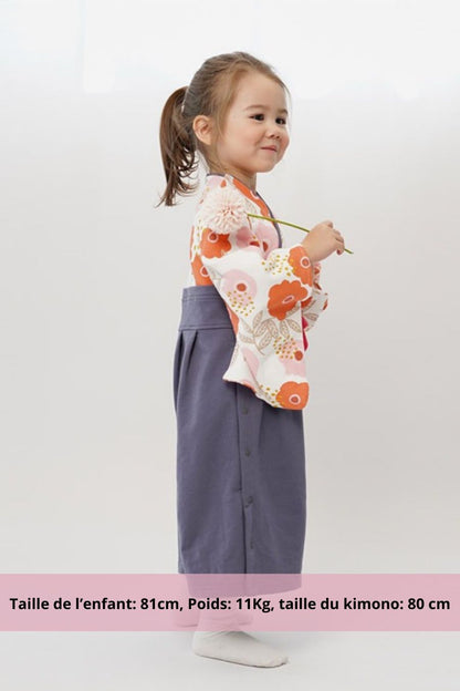 kimono bébé coton fleurs rose et corail avec bas bleu et ceinture obi – modèle fille élégant et graphique