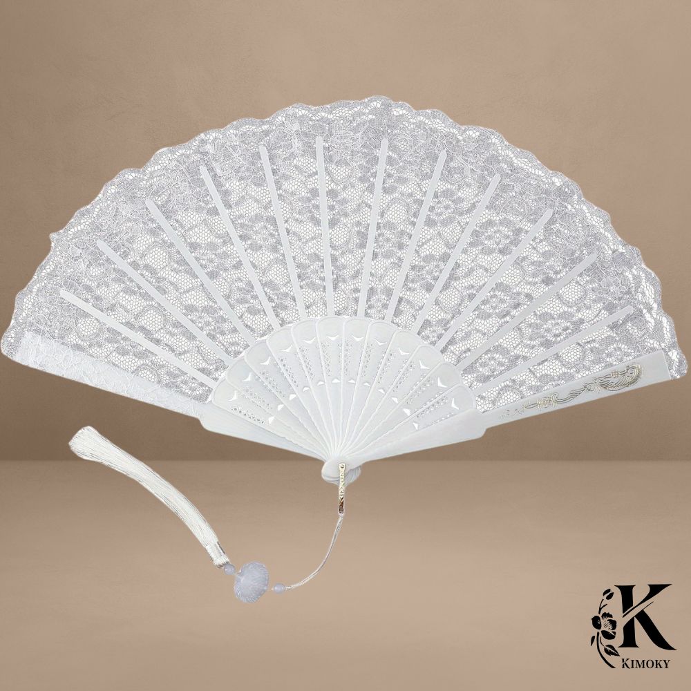 Éventail dentelle blanc élégant avec motifs floraux et pampille soyeuse, accessoire raffiné pour kimono femme ou tenue de cérémonie