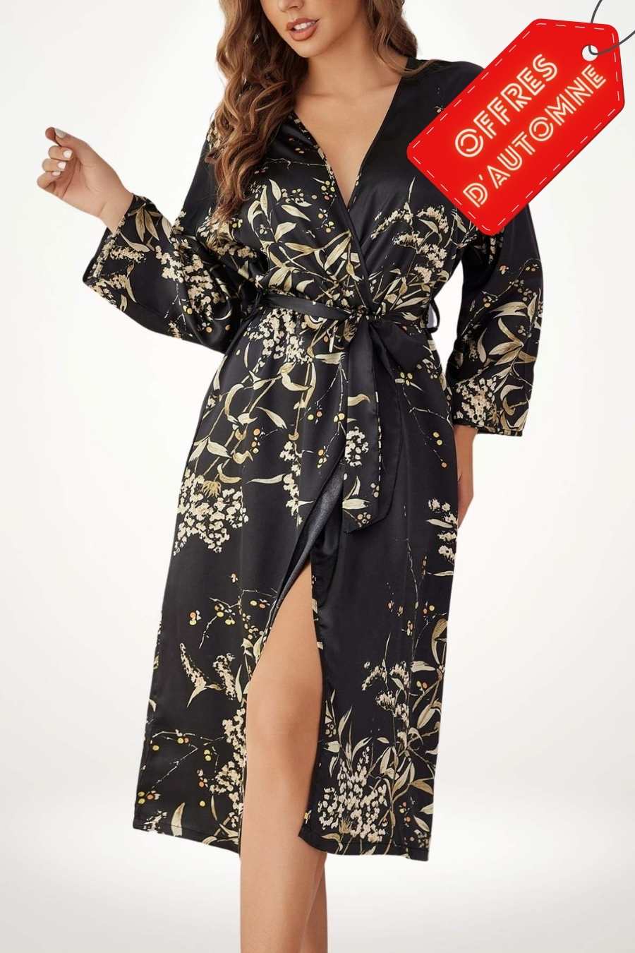 Kimono satin femme noir avec imprimés floraux ivoire et dorés et ceinture obi pour une élégance raffinée au quotidien
