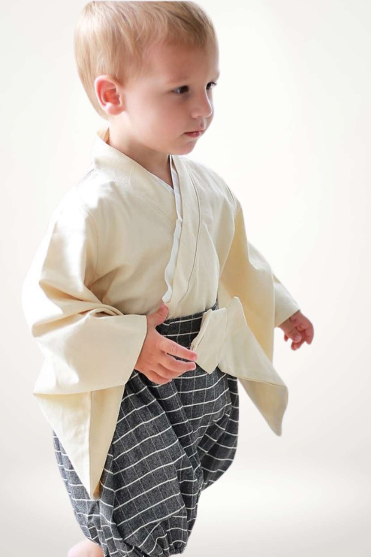 kimono bébé crème à motif carreaux et ceinture obi intégrée