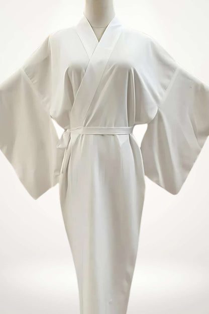 Kimono long blanc effet satin en coton-polyester style traditionnel japonais
