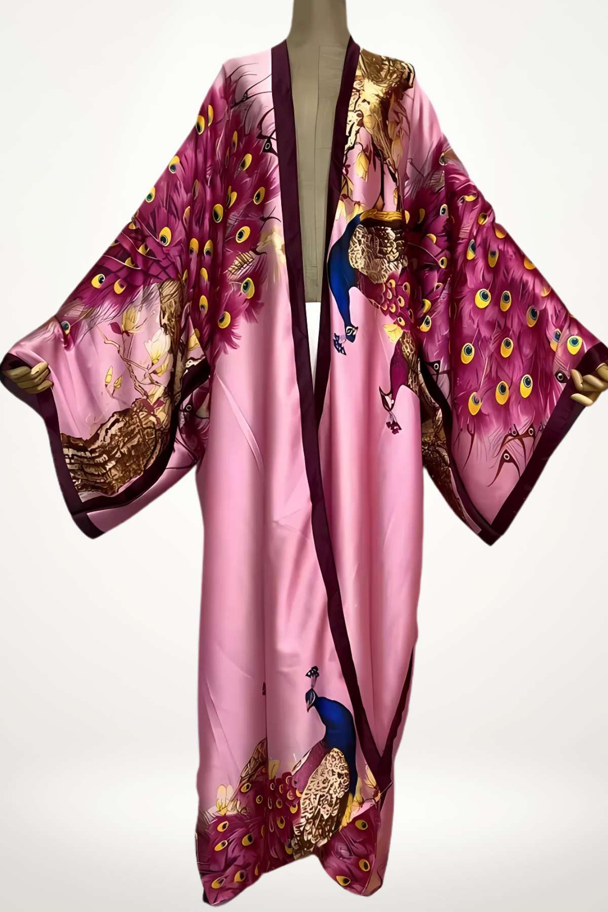 kimono femme long satin rose fuchsia à motifs paon et bordures prune