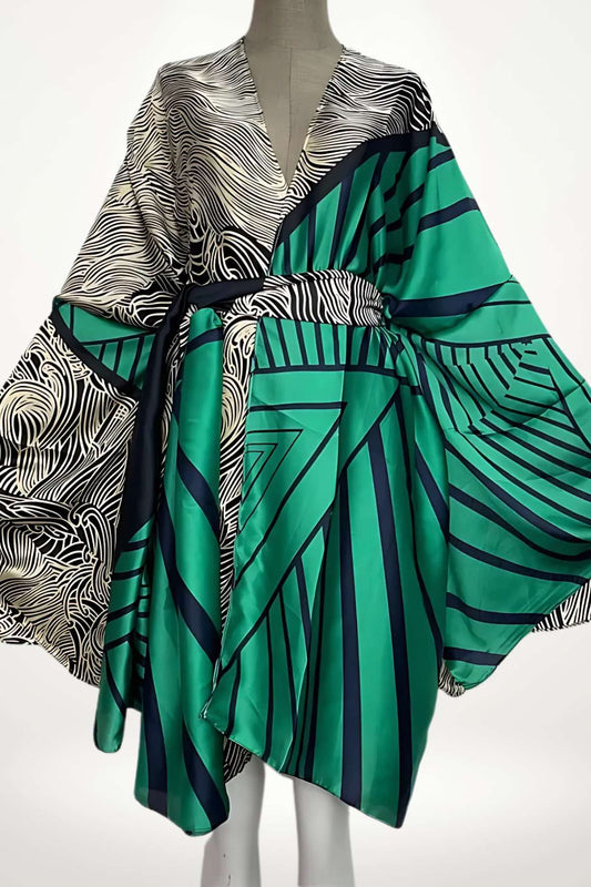 kimono femme satin vert et noir à motifs graphiques géométriques
