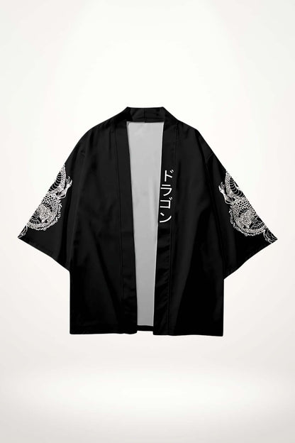 Kimono noir en satin avec motifs de dragon blanc sur les manches, style japonais moderne et urbain