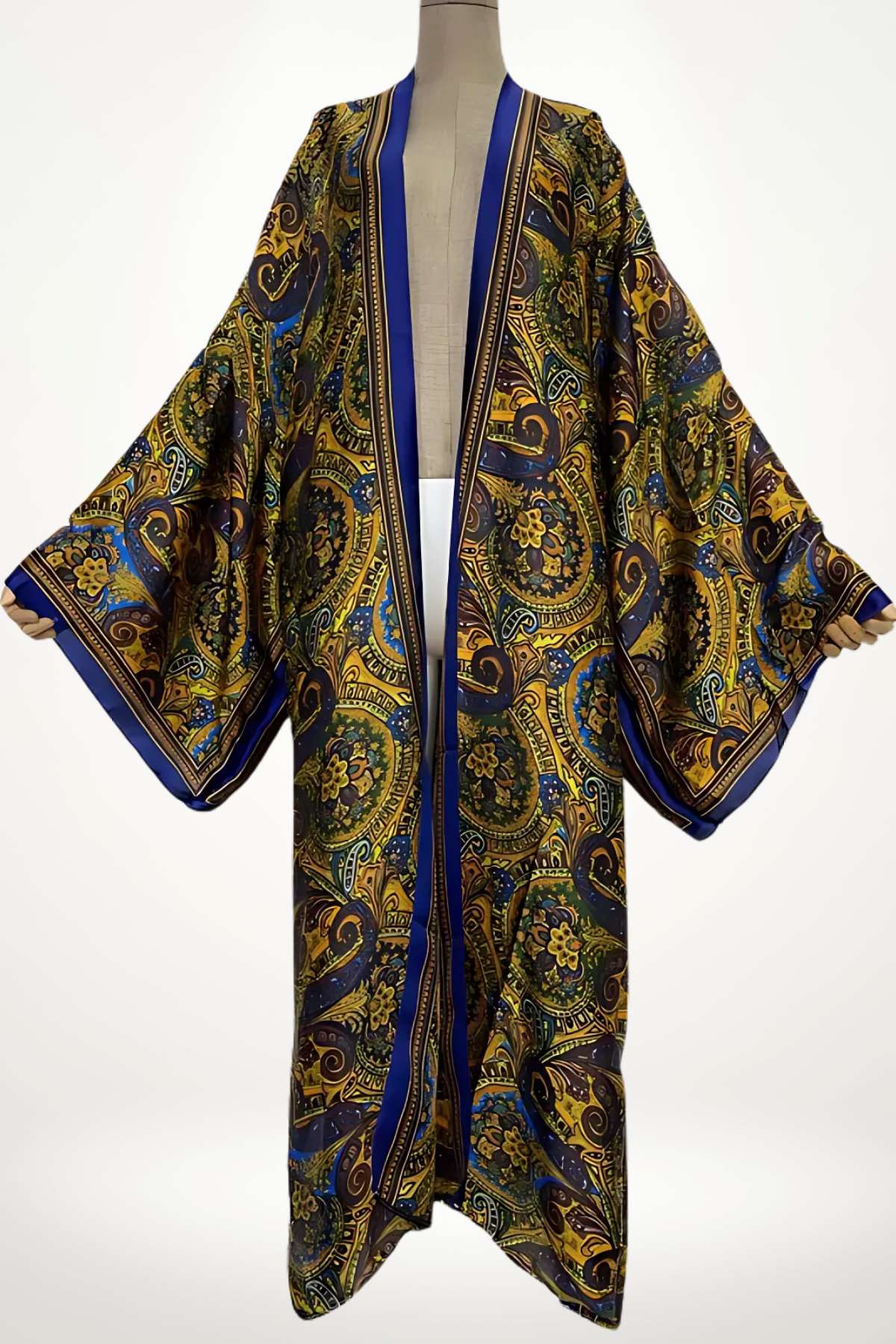kimono long femme en satin motif baroque bleu doré coupe fluide et élégante
