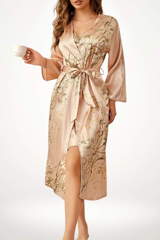 Kimono satin femme champagne rosé avec imprimés floraux verts et ivoire et ceinture obi pour un confort élégant
