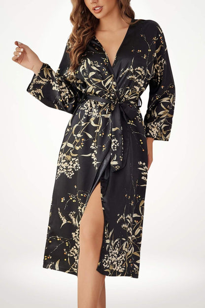 Kimono satin femme noir avec imprimés floraux ivoire et dorés et ceinture obi pour une élégance raffinée au quotidien
