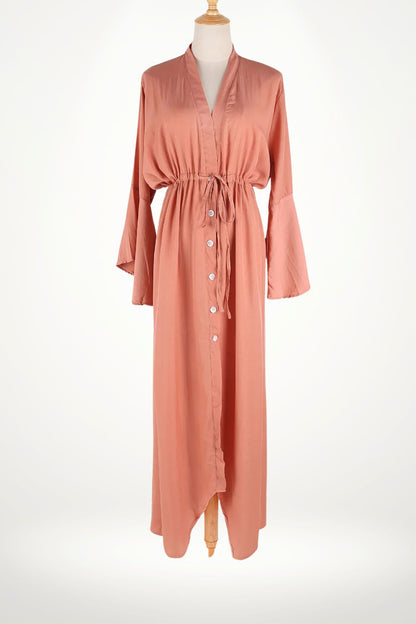 Kimono long en terracotta, à manches évasées, avec une ceinture à nouer et des boutons sur le devant