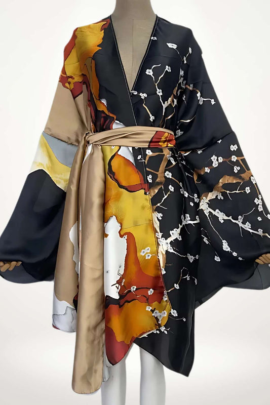 kimono femme satin noir à motifs floraux blancs et ceinture bronze