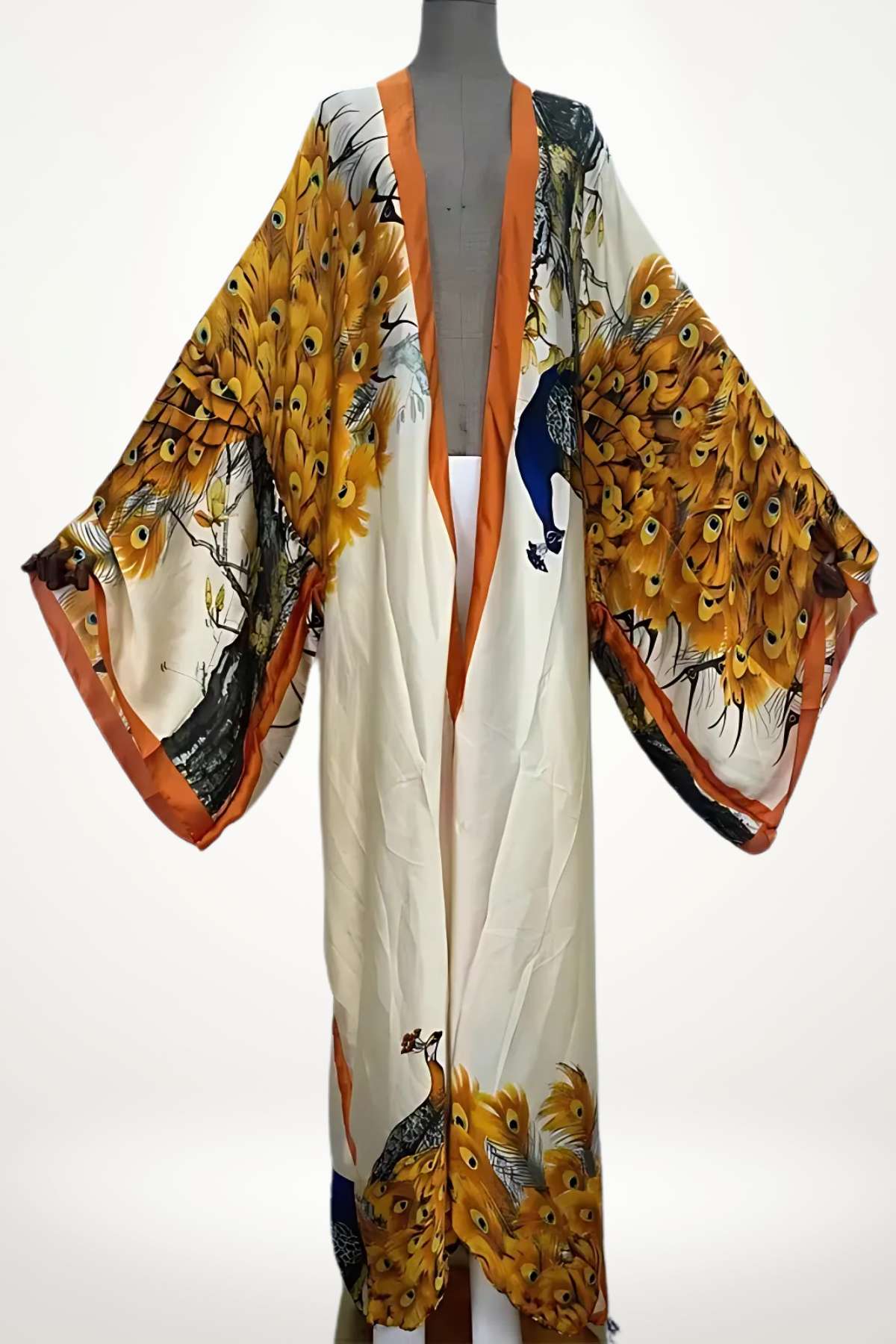 kimono long femme satin motif paon doré crème et orange style fluide chic
