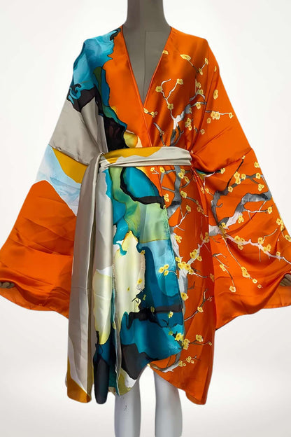 kimono femme satin orange à fleurs jaunes et motifs aquarelle bleu-vert
