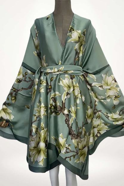 robe kimono femme satin vert sauge à motifs floraux blancs
