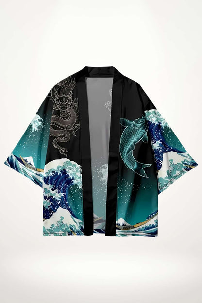 Veste kimono noire avec motifs de vagues et de poissons, évoquant un style japonais élégant et urbain