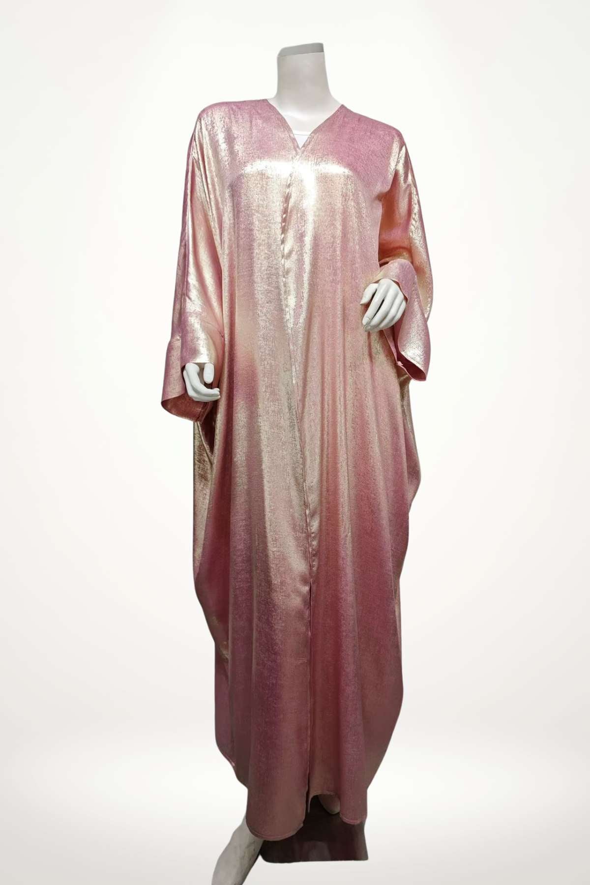 Abaya kimono luxe en velours satiné texturé rose. Coupe fluide, style élégant et moderne pour les femmes à la recherche d’une tenue d’exception.
