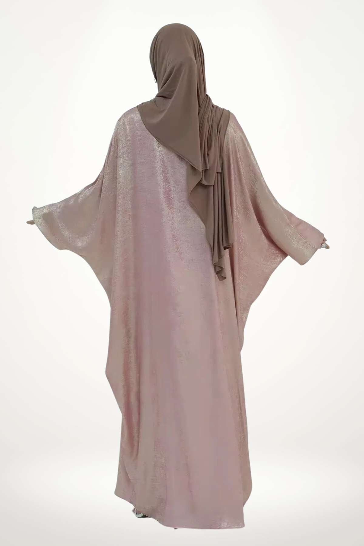 Abaya kimono luxe en velours satiné texturé rose. Coupe fluide, style élégant et moderne pour les femmes à la recherche d’une tenue d’exception.