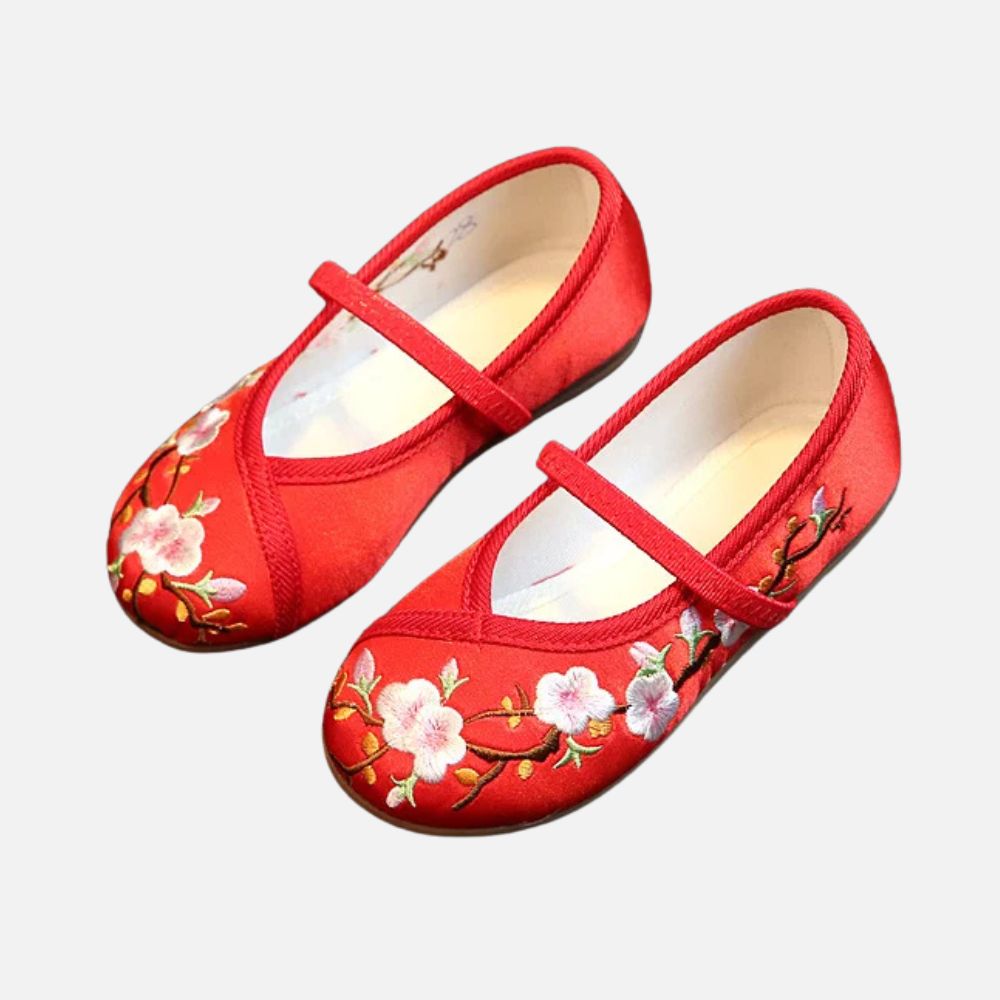 Chaussures de ballerine rouges ornées de fleurs brodées, avec une bande élastique et une finition satinée