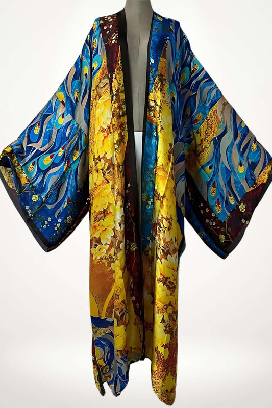 kimono femme long en satin avec motifs floraux jaunes et vagues bleues, coupe fluide et finitions noires