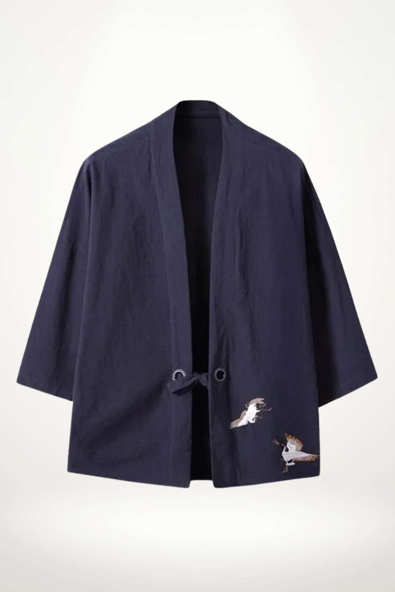 Chemise kimono pour homme, de couleur bleu marine, avec broderies de grues blanches sur le devant