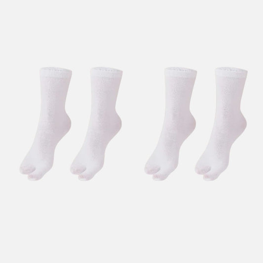 Lot de deux paires de chaussettes tabi blanches, en tissu doux, avec une finition soignée et un design minimaliste