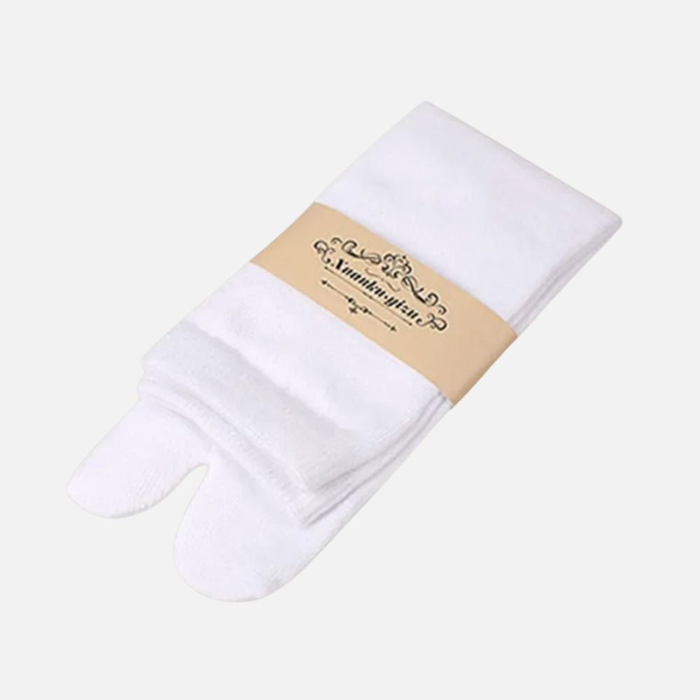 Lot de quatre paires de chaussettes tabi blanches, douces et élégantes, avec une étiquette en papier