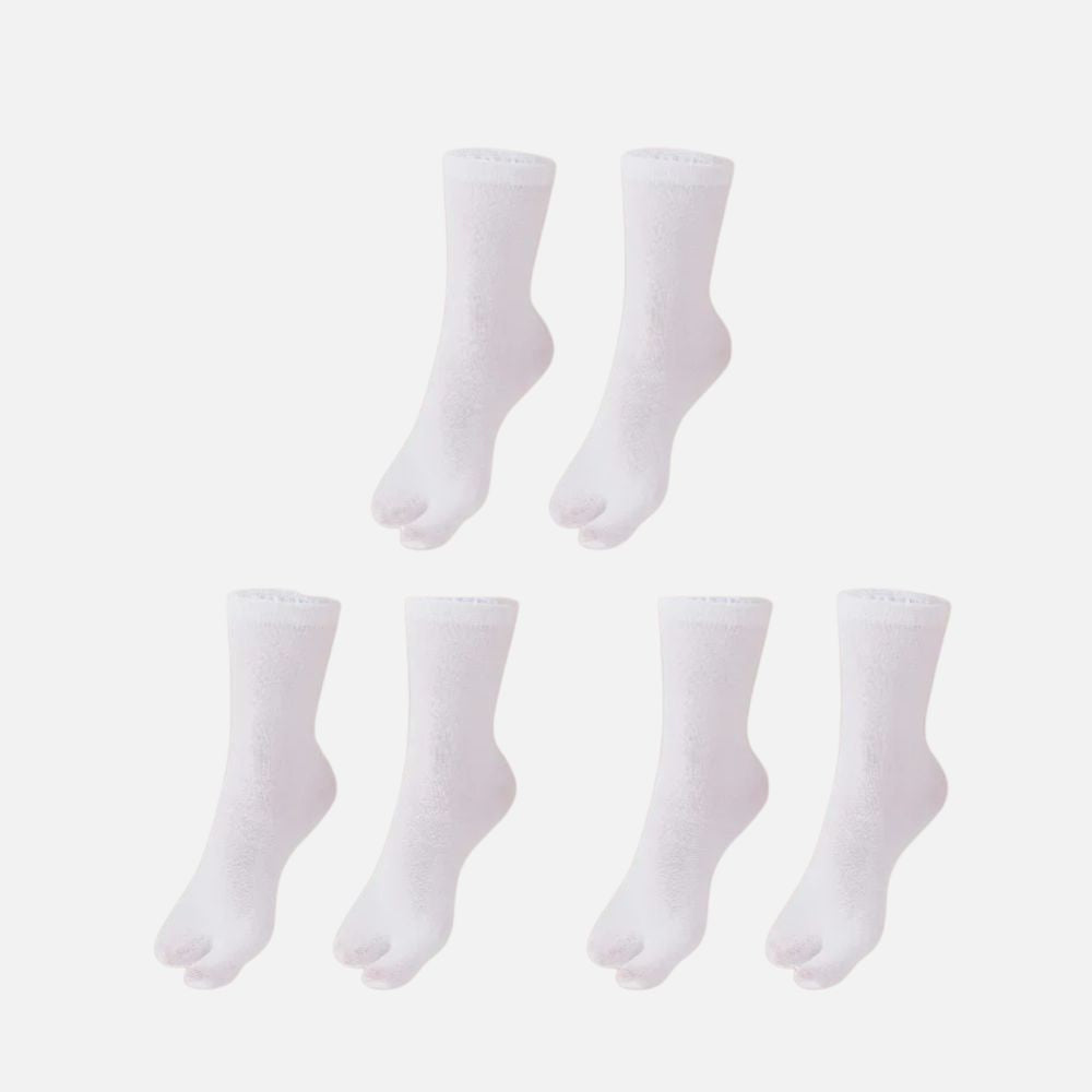 Lot de trois paires de chaussettes tabi blanches, en matière douce avec un design classique et élégant