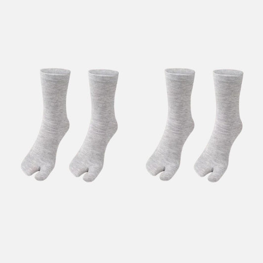 Lot de deux paires de chaussettes tabi grises, en matière douce, avec une coupe distinctive pour les orteils