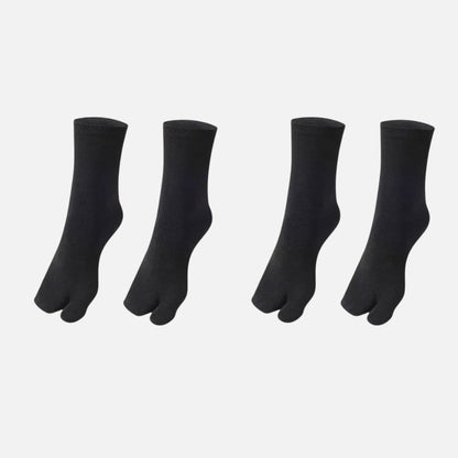 Lot de deux paires de chaussettes tabi noires, en matière douce, avec une coupe traditionnelle et un design minimaliste