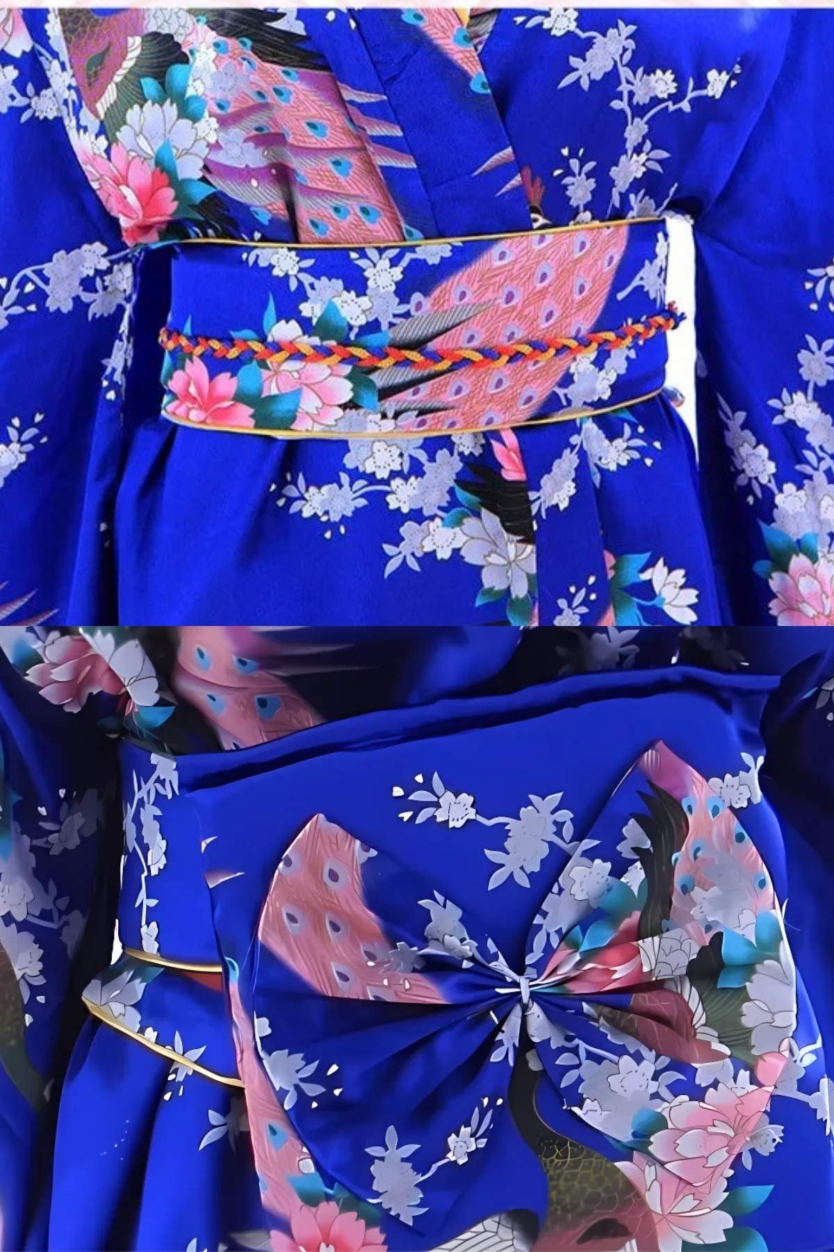 Kimono en satin bleu orné de motifs floraux et de plumes, ceinturé avec un obi coloré et élégant