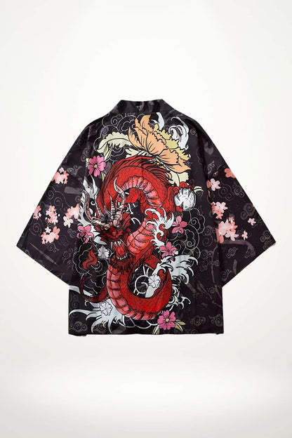 Kimono court japonais noir avec motifs de dragon rouge et fleurs roses sur un fond stylisé