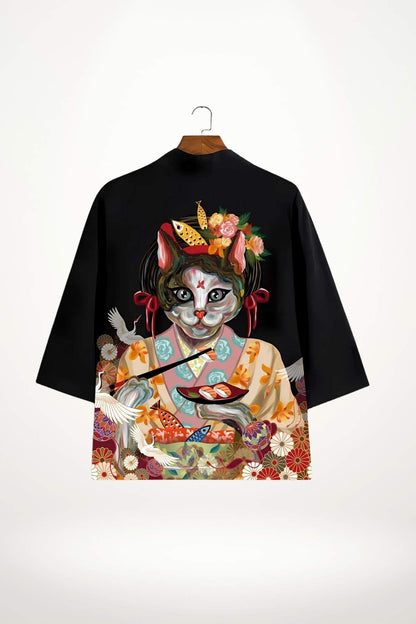 Kimono court japonais noir avec motifs floraux colorés et illustration d'un personnage félin tenant des baguettes