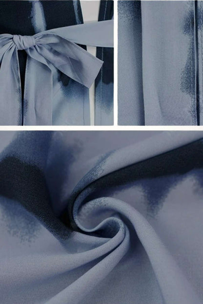 Un kimono de plage léger en tissu bleu dégradé, avec un nœud en satin et une texture fluide