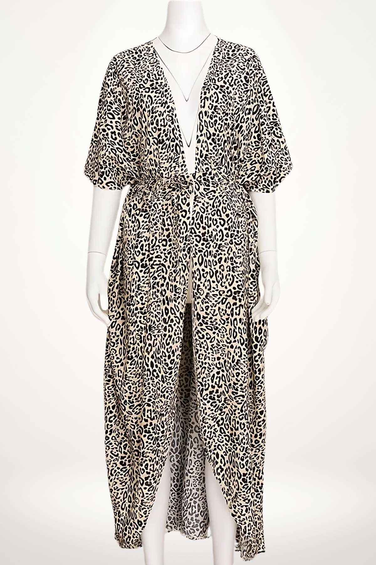 Kimono de plage en tissu léger avec motif léopard noir et beige, ample et fluide, parfait pour l'été