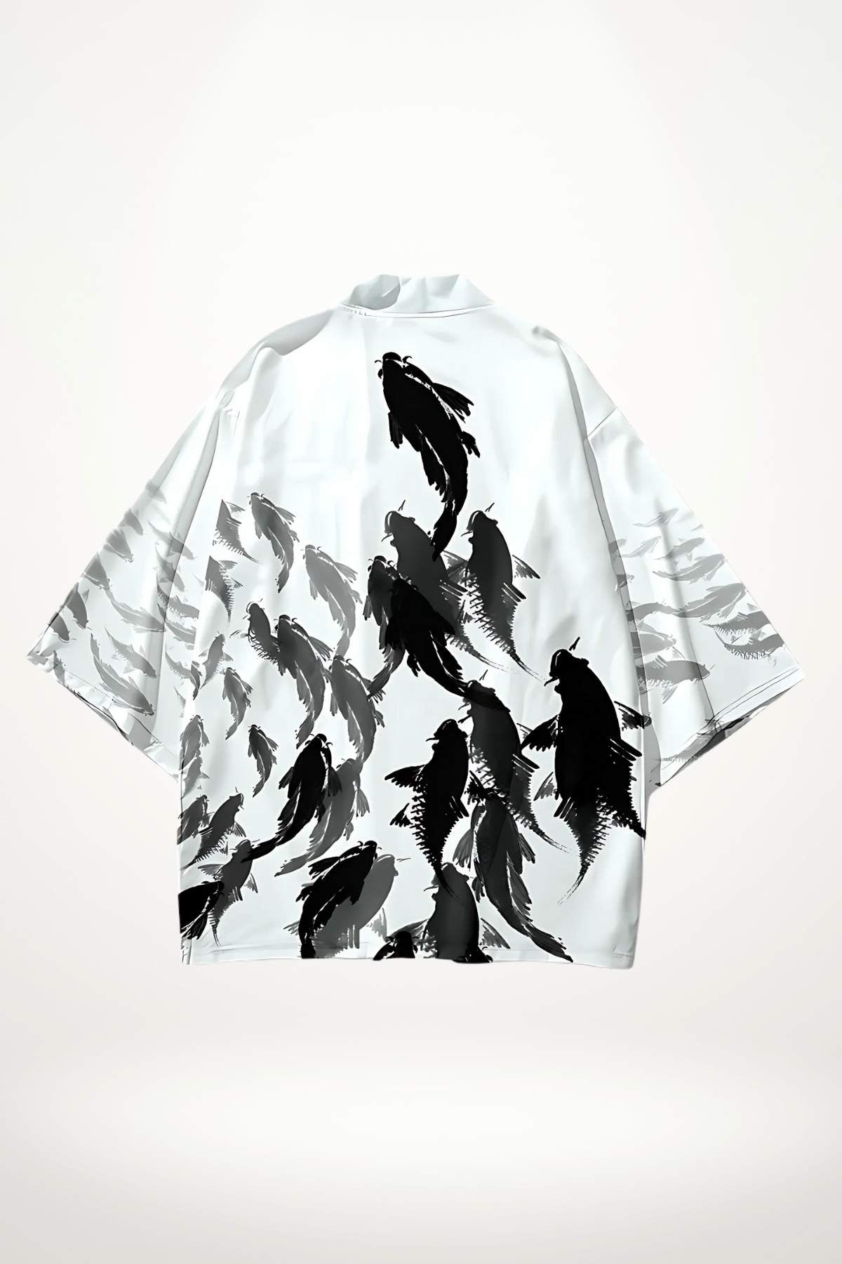 Kimono femme blanc avec motifs de poissons noirs, tissu léger et fluide, style japonais élégant et moderne