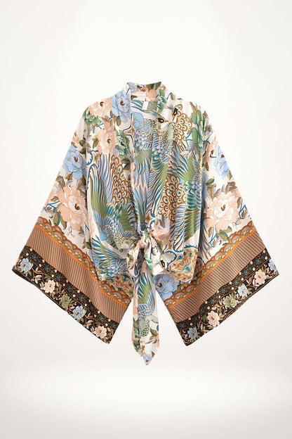 kimono femme court en coton imprimé floral et paon dans les tons bleu, sable et vert, style bohème chic d'été